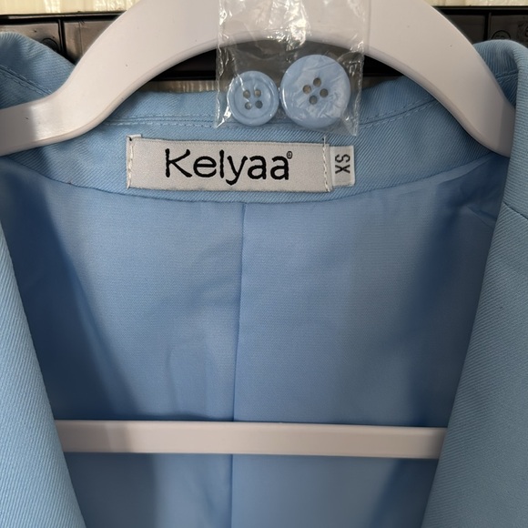 Kelyaa 2 piece suit - Picture 2 of 7